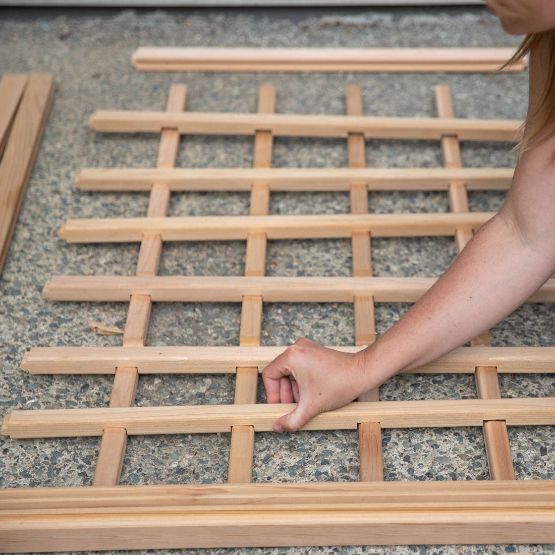 Natural Cedar Planter Box with L-Trellis